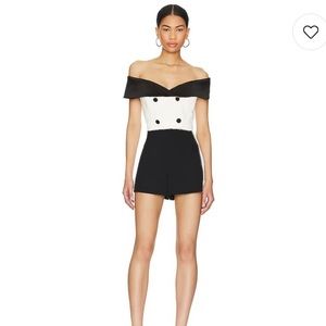 Alice + Olivia Black Linen High Waisted Shorts. Size 0.